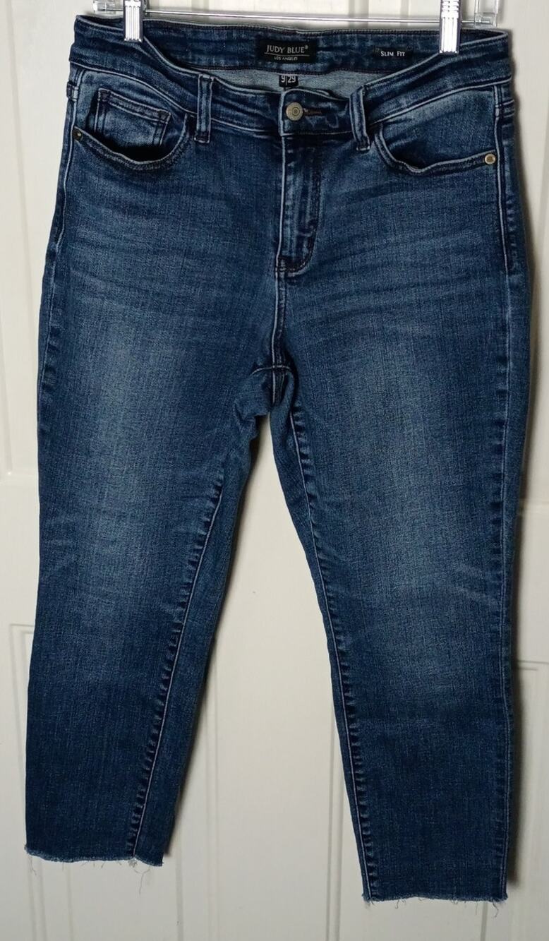 Judy Blue Women 9/29 Dark Wash Miles City Slim Fit Cropped Fray Hem Denim Jeans